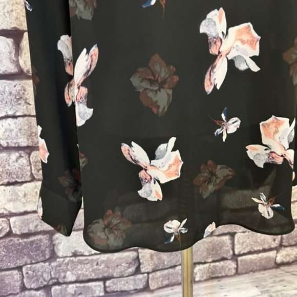 Banana Republic Sheer Long Sleeve Rounded Bottom Blouse Size M - Picture 3 of 10